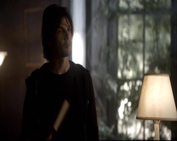 VampireDiariesWorld-dot-org_2x08Rose1066.jpg