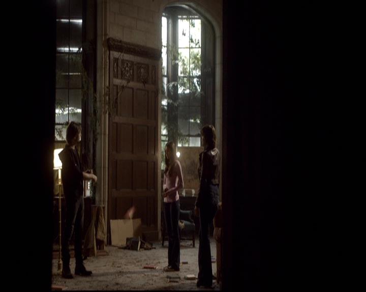 VampireDiariesWorld-dot-org_2x08Rose1067.jpg