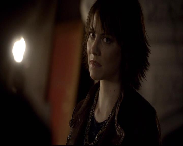 VampireDiariesWorld-dot-org_2x08Rose1071.jpg