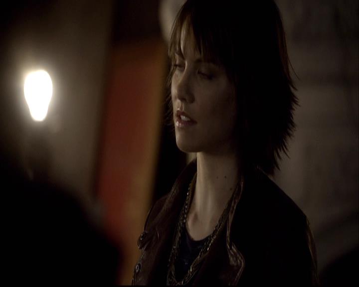 VampireDiariesWorld-dot-org_2x08Rose1072.jpg