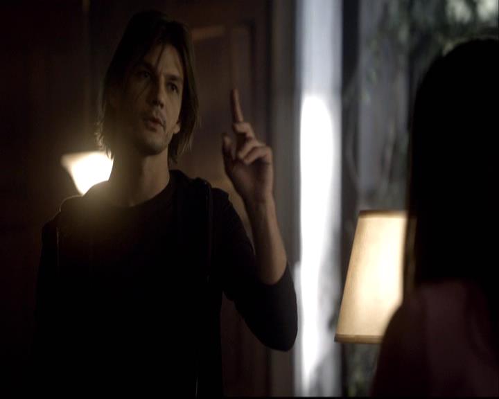 VampireDiariesWorld-dot-org_2x08Rose1083.jpg