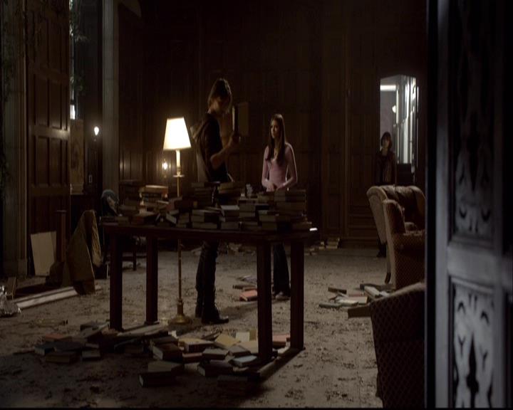 VampireDiariesWorld-dot-org_2x08Rose1088.jpg