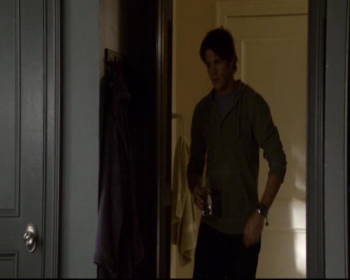VampireDiariesWorld-dot-org_2x08Rose1094.jpg