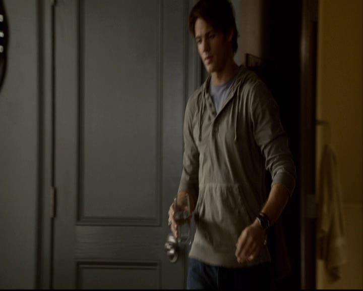 VampireDiariesWorld-dot-org_2x08Rose1095.jpg VampireDiariesWorld-dot-org_2x08Rose1095.jpg