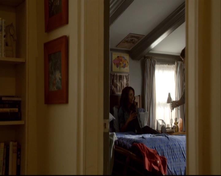 VampireDiariesWorld-dot-org_2x08Rose1096.jpg