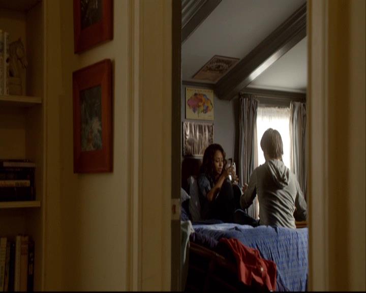 VampireDiariesWorld-dot-org_2x08Rose1098.jpg