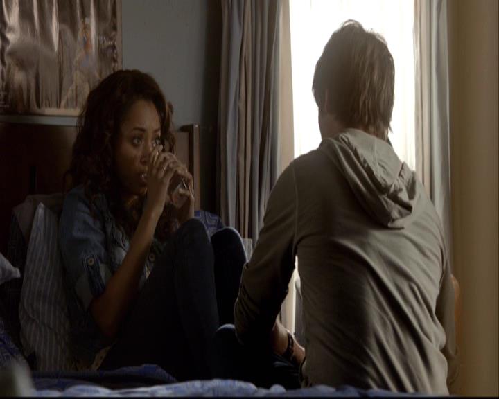 VampireDiariesWorld-dot-org_2x08Rose1102.jpg