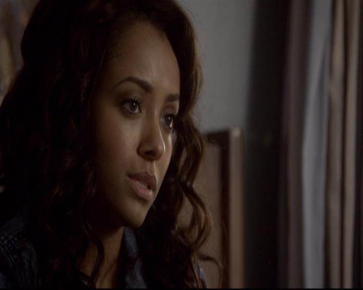 VampireDiariesWorld-dot-org_2x08Rose1129.jpg