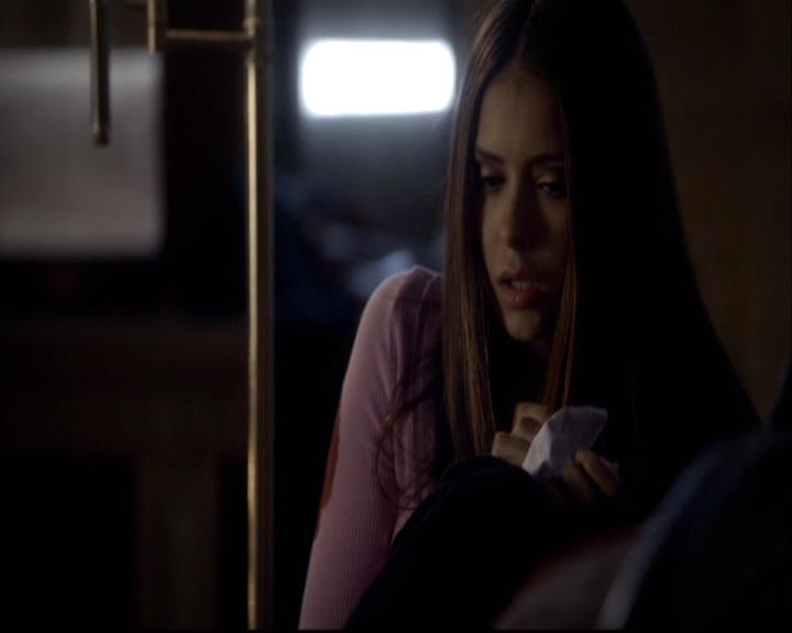 VampireDiariesWorld-dot-org_2x08Rose1199.jpg