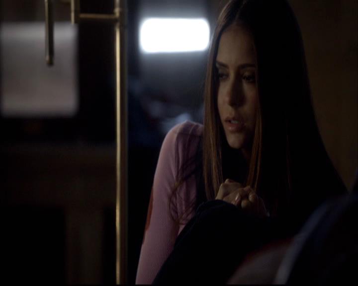 VampireDiariesWorld-dot-org_2x08Rose1200.jpg