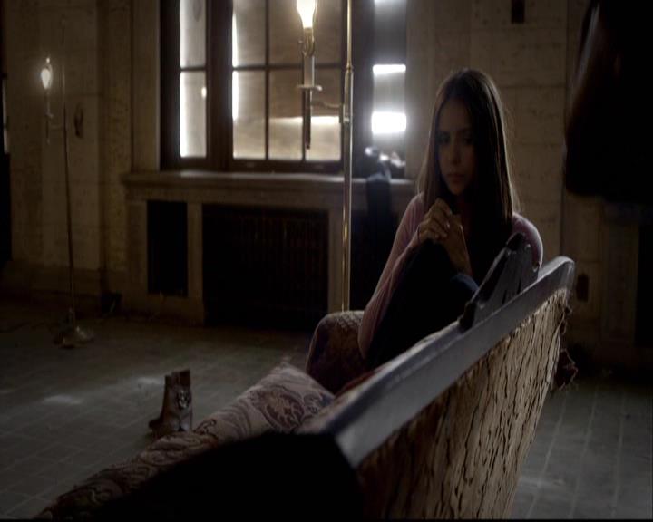 VampireDiariesWorld-dot-org_2x08Rose1284.jpg