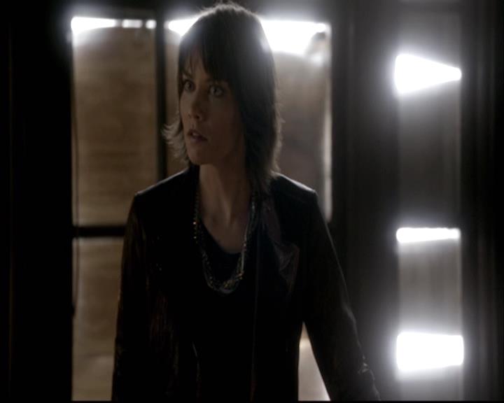 VampireDiariesWorld-dot-org_2x08Rose1297.jpg