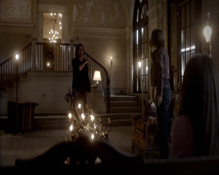 VampireDiariesWorld-dot-org_2x08Rose1298.jpg