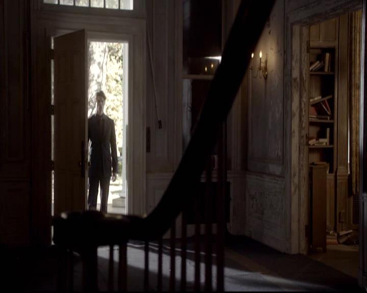 VampireDiariesWorld-dot-org_2x08Rose1331.jpg