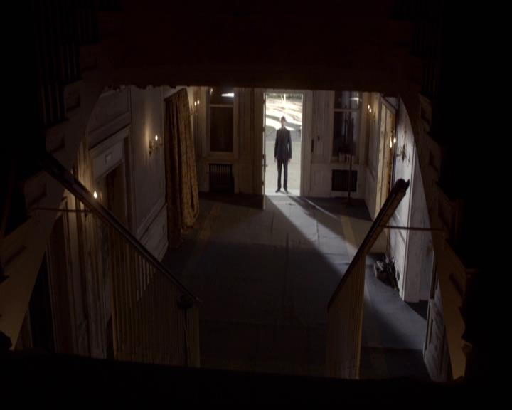 VampireDiariesWorld-dot-org_2x08Rose1332.jpg