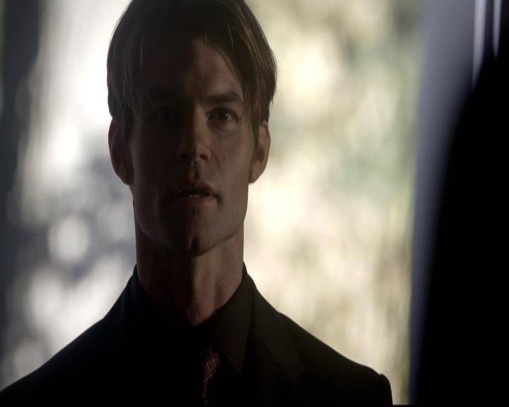 VampireDiariesWorld-dot-org_2x08Rose1345.jpg