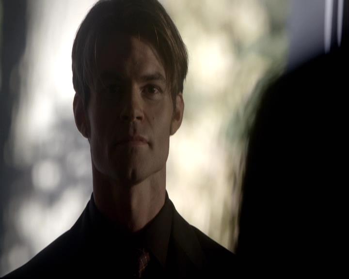 VampireDiariesWorld-dot-org_2x08Rose1354.jpg