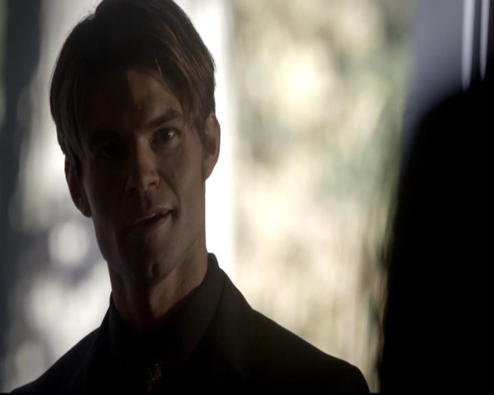 VampireDiariesWorld-dot-org_2x08Rose1356.jpg