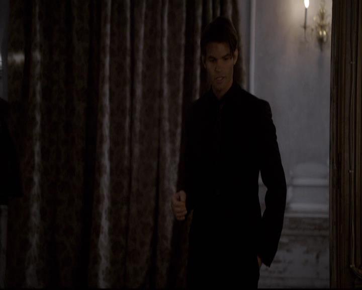 VampireDiariesWorld-dot-org_2x08Rose1361.jpg