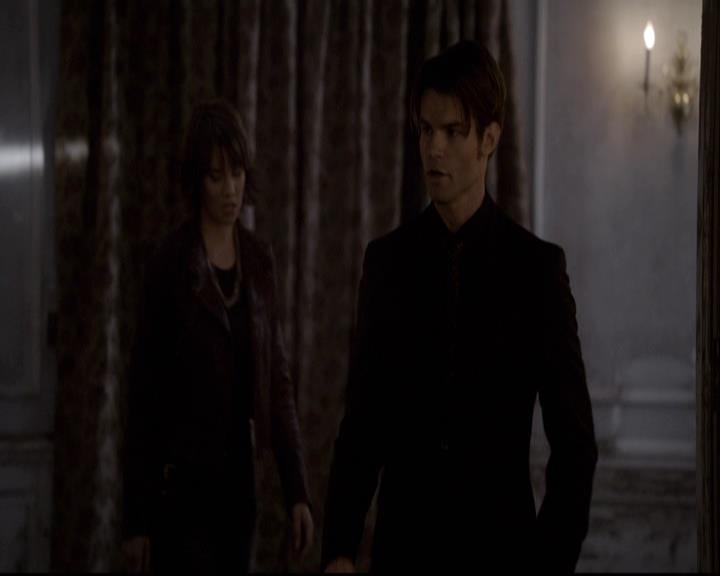 VampireDiariesWorld-dot-org_2x08Rose1362.jpg