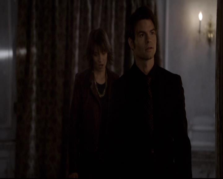 VampireDiariesWorld-dot-org_2x08Rose1363.jpg