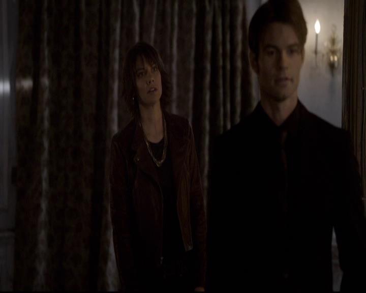 VampireDiariesWorld-dot-org_2x08Rose1364.jpg