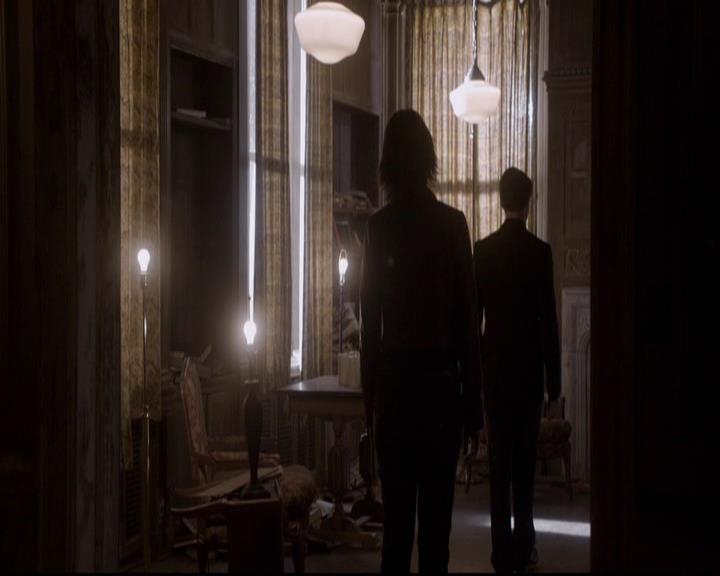 VampireDiariesWorld-dot-org_2x08Rose1365.jpg