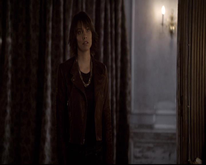 VampireDiariesWorld-dot-org_2x08Rose1366.jpg