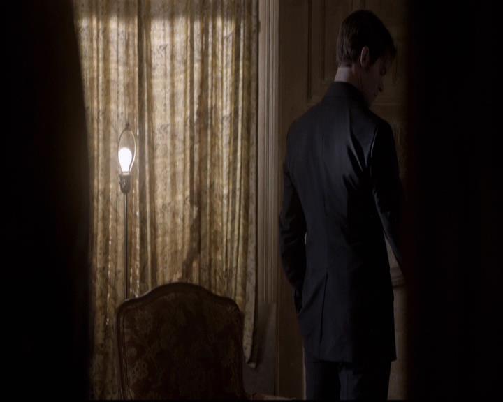 VampireDiariesWorld-dot-org_2x08Rose1369.jpg