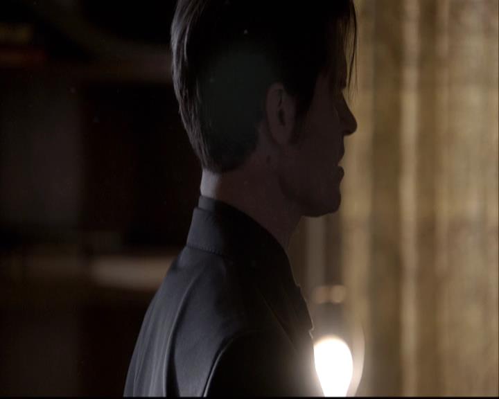 VampireDiariesWorld-dot-org_2x08Rose1371.jpg