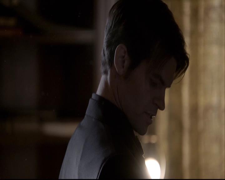 VampireDiariesWorld-dot-org_2x08Rose1374.jpg