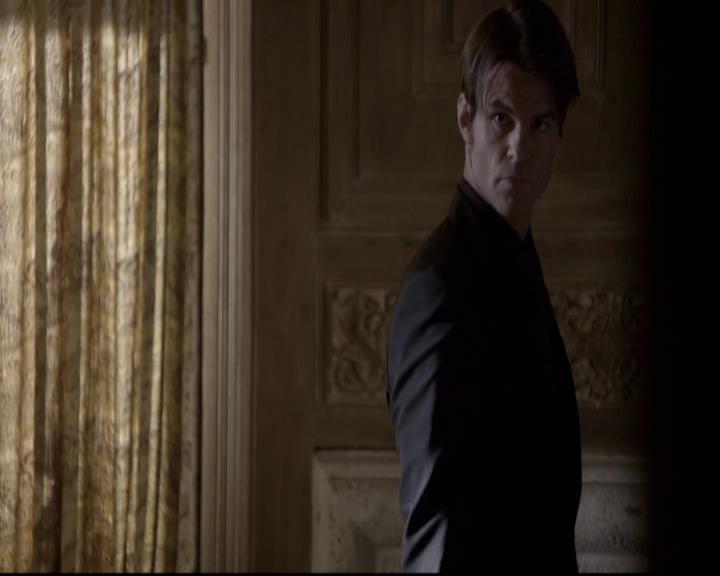 VampireDiariesWorld-dot-org_2x08Rose1379.jpg