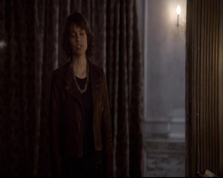 VampireDiariesWorld-dot-org_2x08Rose1382.jpg