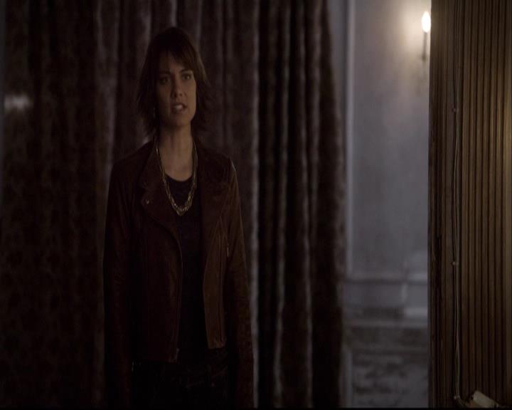 VampireDiariesWorld-dot-org_2x08Rose1383.jpg