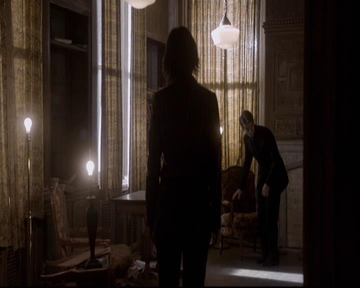 VampireDiariesWorld-dot-org_2x08Rose1384.jpg