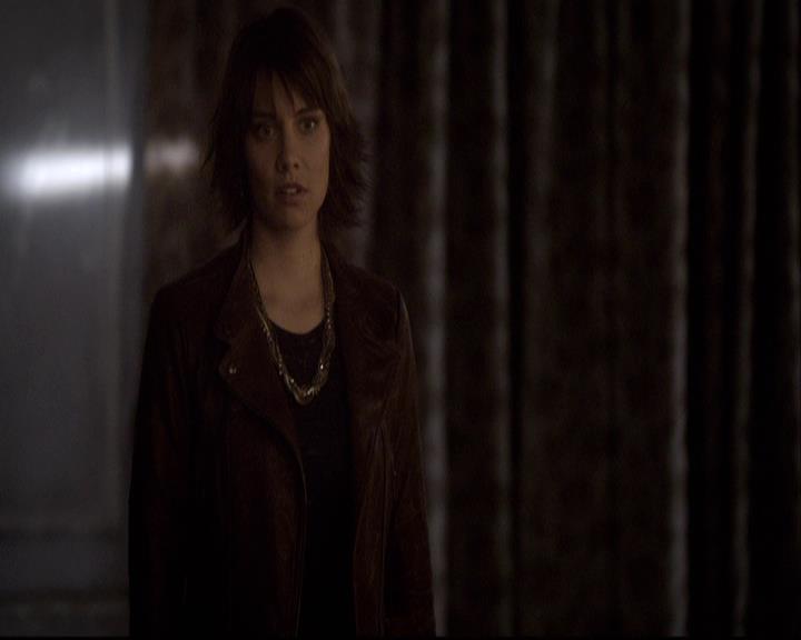 VampireDiariesWorld-dot-org_2x08Rose1388.jpg