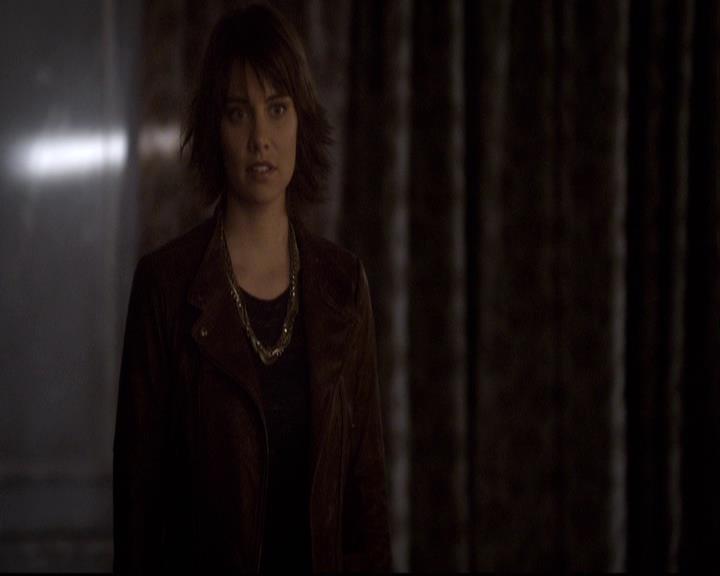 VampireDiariesWorld-dot-org_2x08Rose1389.jpg