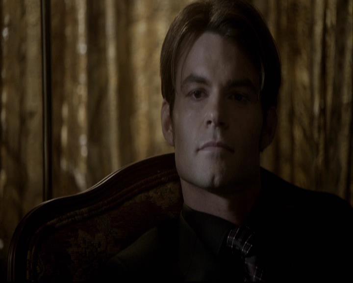 VampireDiariesWorld-dot-org_2x08Rose1390.jpg