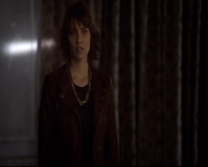 VampireDiariesWorld-dot-org_2x08Rose1392.jpg