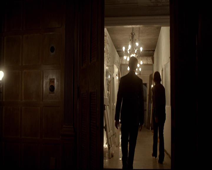 VampireDiariesWorld-dot-org_2x08Rose1441.jpg