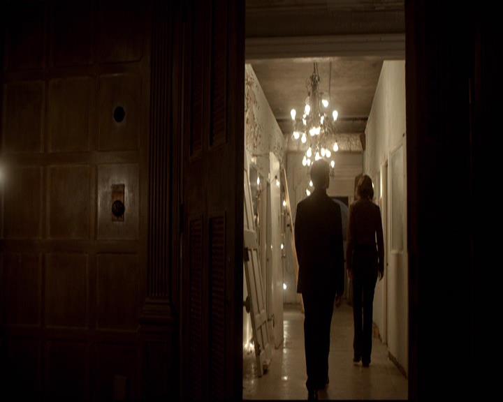 VampireDiariesWorld-dot-org_2x08Rose1442.jpg
