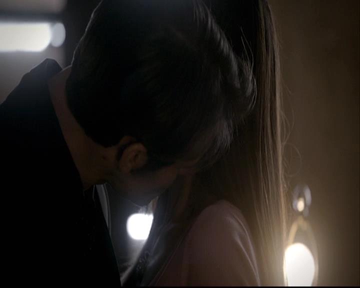 VampireDiariesWorld-dot-org_2x08Rose1460.jpg