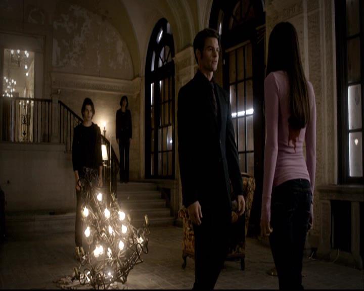 VampireDiariesWorld-dot-org_2x08Rose1515.jpg