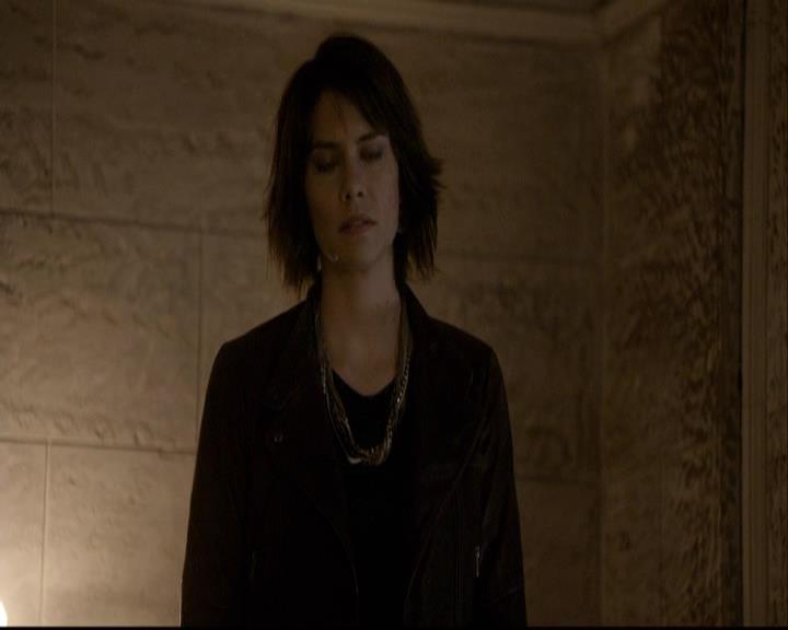 VampireDiariesWorld-dot-org_2x08Rose1520.jpg