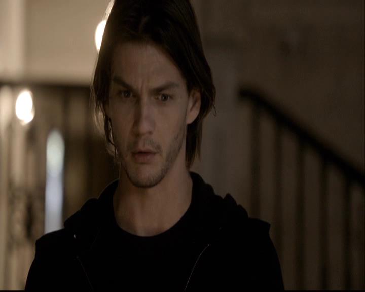 VampireDiariesWorld-dot-org_2x08Rose1538.jpg