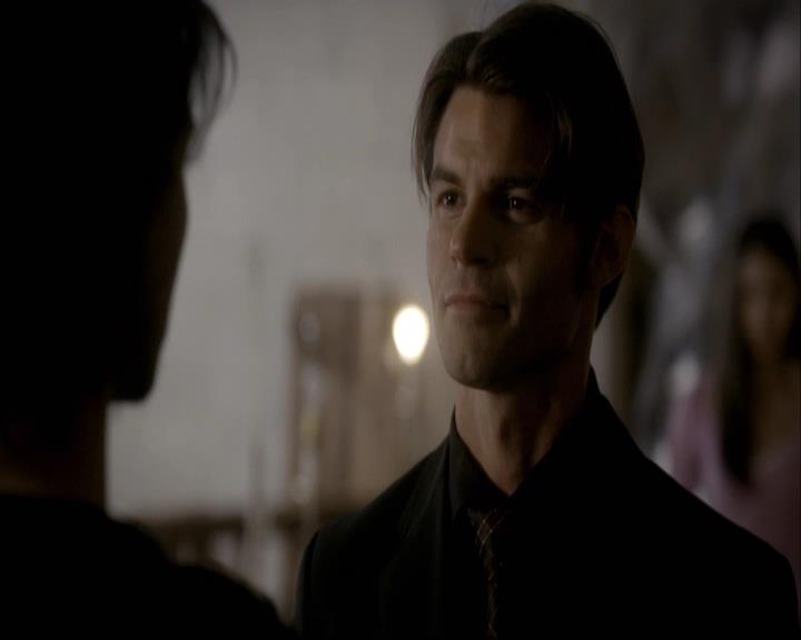 VampireDiariesWorld-dot-org_2x08Rose1560.jpg