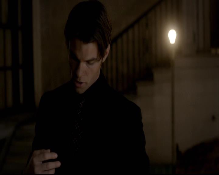 VampireDiariesWorld-dot-org_2x08Rose1565.jpg