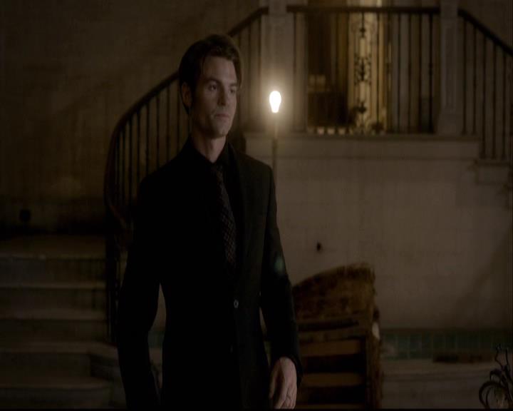 VampireDiariesWorld-dot-org_2x08Rose1572.jpg