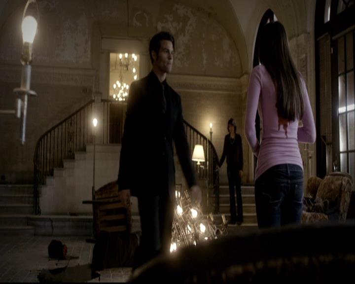 VampireDiariesWorld-dot-org_2x08Rose1575.jpg