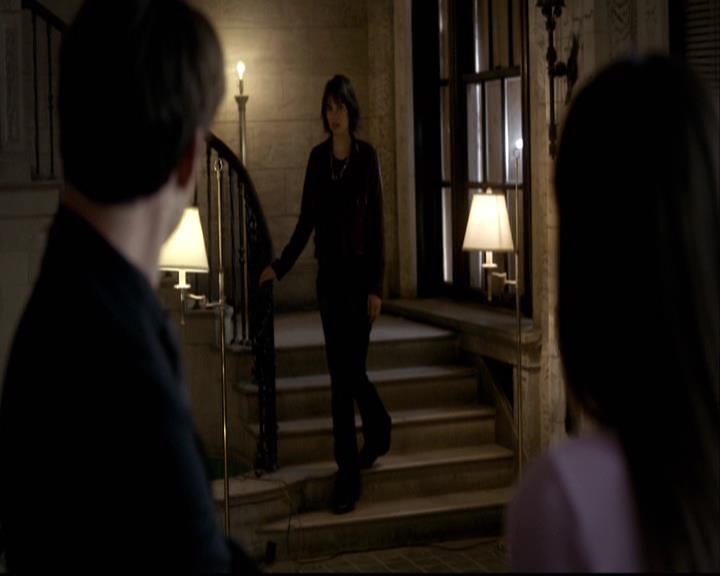 VampireDiariesWorld-dot-org_2x08Rose1590.jpg